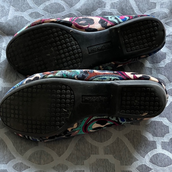 Comfortview Multicolor Patterned Flats - Picture 5 of 11